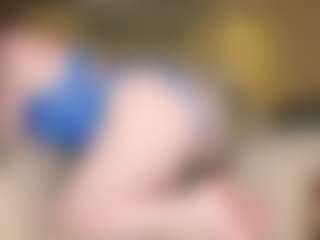 Live cam show with Mia - Genital Piercings on CamClone