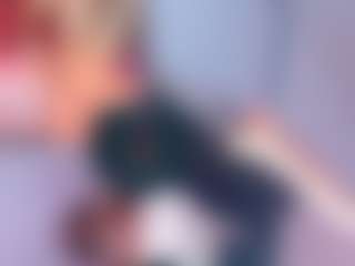 Live cam show with AriHale - Average on SmokeAndPoke