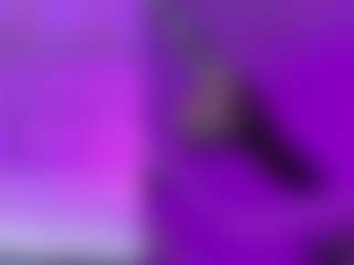 Live cam show with AriHale - Average on StripNow