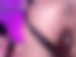 Live cam show with AriHale - Skinny on Camsoda