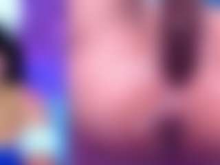 Live cam show with AriHale - Skinny on CamwithHer
