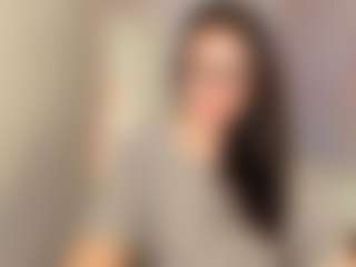 Lea MILF webcam performer live streaming