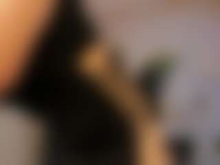 Lea MILF webcam performer live streaming
