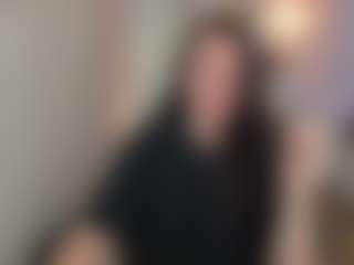 Live cam show with Lea - Facial Piercings on SmokeAndPoke