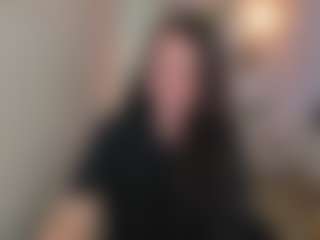 Live cam show with Lea - Spank MILF on chickslive.net