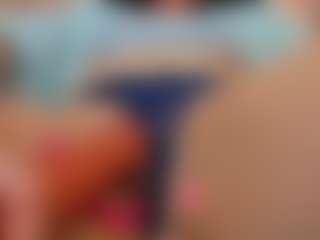 Live cam show with Lea - Bedroom MILF on MyBangCams