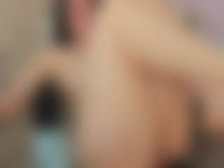 Live cam show with Lea - Amateur MILF on Lustler