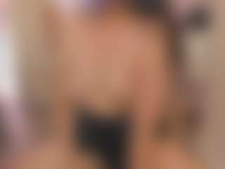 Live cam show with Lea - HD MILF on Camsoda
