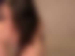Live cam show with Lea - Shaved Pussy on Camsoda