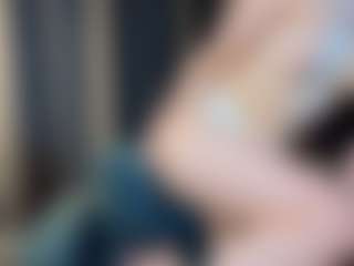 Live cam show with Elizabeth - Upskirt on SquirtSoMuch