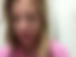 Live cam show with Jessie - Genital Piercings on AdultVida.com