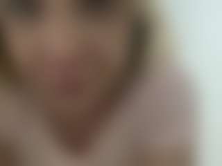 Live cam show with Jessie - Blonde Hair on friskycurves.com