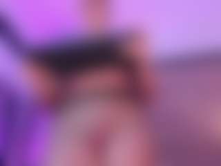 Live cam show with JuliethaSousa - Striptease on parknlotfishbdy