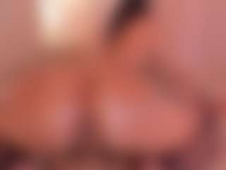 Live cam show with rubi-foxx22 - Thick on AdultVida.com