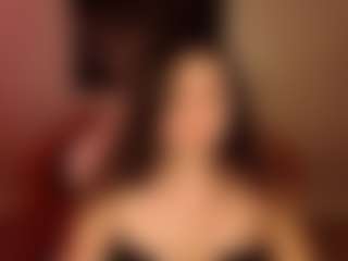Live cam show with Ameli-Watts - Living Room on CamSodaAdn