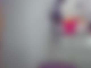 Live cam show with Lunita Chetcuti - White on StripNow | colombia