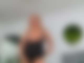 Live cam show with NathaliaNat - Shaved Pussy on Chatstar