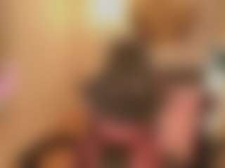 Live cam show with Margo-Kelly - Domination on StripNow