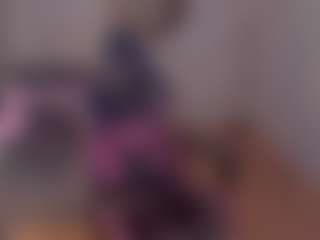 Live cam show with Margo-Kelly - Upskirt on liverealitysex.com