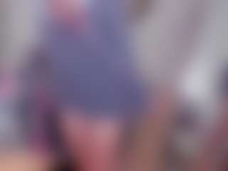 Live cam show with Margo-Kelly - Upskirt on SxyPornLive