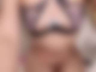 AizaXO MILF webcam performer live streaming