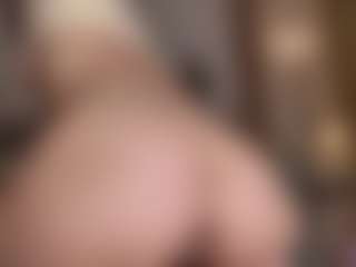 AizaXO MILF webcam performer live streaming