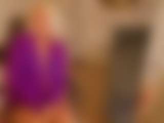 Live cam show with April-Nelson - Blonde Hair on live18s.com
