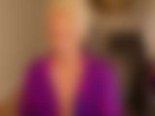Live cam show with April-Nelson - BBW on Camsoda