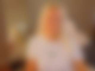 Live cam show with April-Nelson - Skinny on CamwithHer