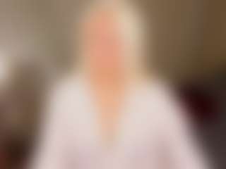 Live cam show with April-Nelson - Oil on Dolls Live