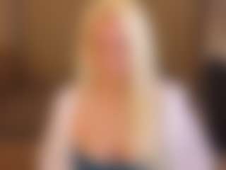 Live cam show with April-Nelson - Skinny on Camsoda