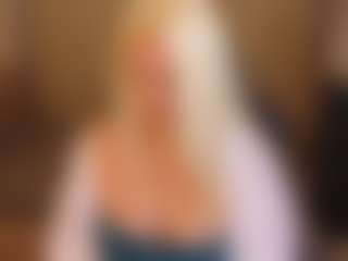 Live cam show with April-Nelson - Upskirt on Gym Cam Girls