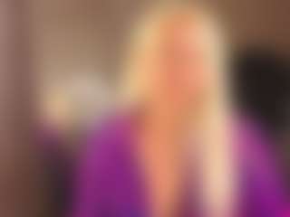 Live cam show with April-Nelson - Oil on CamwithHer