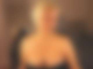 Live cam show with April-Nelson - Flashing on Camsoda
