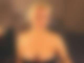 Live cam show with April-Nelson - Blue Eyes on LiveSexCams6