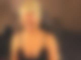 Live cam show with April-Nelson - Blue Eyes on EXY