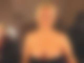 Live cam show with April-Nelson - Fetish on Milf Play
