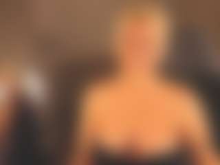 Live cam show with April-Nelson - Public Curvy on PervPlay.com