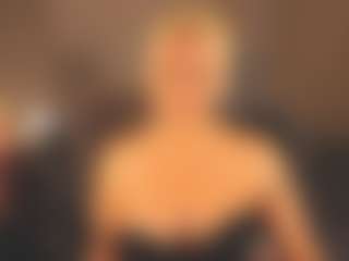 Live cam show with April-Nelson - Flashing on milfzrlive.com