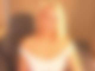 Live cam show with April-Nelson - Striptease on Fit Hotties