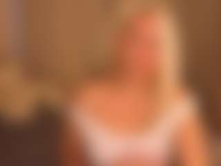 Live cam show with April-Nelson - Striptease on Ass Tok