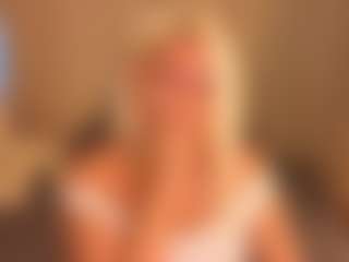 Live cam show with April-Nelson - Cute on Camsoda