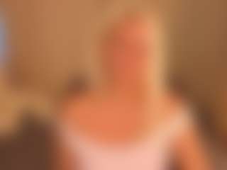 Live cam show with April-Nelson - Skinny on Cam Slut