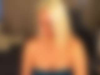 Live cam show with April-Nelson - Striptease on SquirtSoMuch