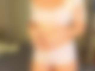 Live cam show with April-Nelson - Blonde Hair on Camsoda
