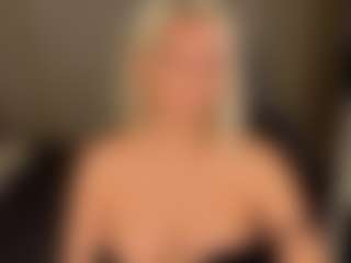 Live cam show with April-Nelson - Foot Fetish Blonde Hair on AdultVida.com