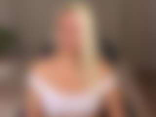 Live cam show with April-Nelson - Striptease on CamwithHer