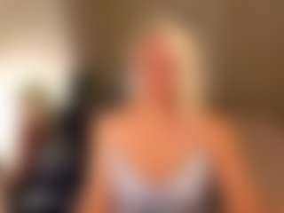 April-Nelson's Live Sex Cam Show