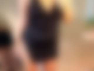 Live cam show with April-Nelson - Oil on Camsoda