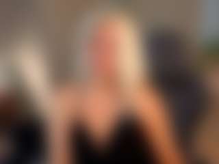 Live cam show with April-Nelson - Bikini on infinitiblacc.com